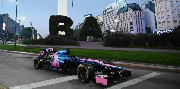 Presentaron en el Obelisco el F1 que usará Colapinto en el Road Show en Buenos Aires