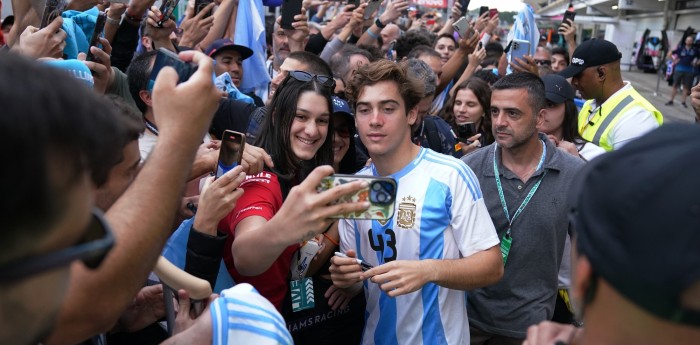 El público argentino va por un récord histórico de la Fórmula 1 en el Road Show de Colapinto