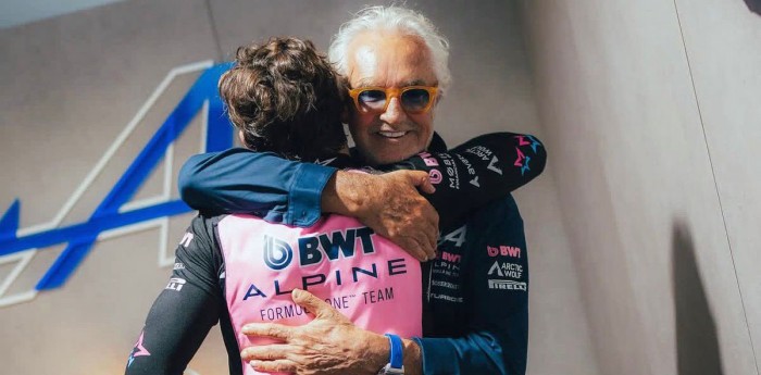 F1: el paternal abrazo de Briatore a Colapinto después de su octavo lugar en la clasificación para el Sprint