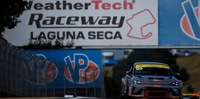 Michelin Pilot Challenge: un neumático le privó a Franco Girolami pelear por la victoria en Laguna Seca