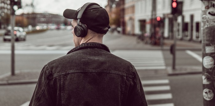 La psicología revela qué tipo de personas prefieren escuchar música en Spotify y no en YouTube