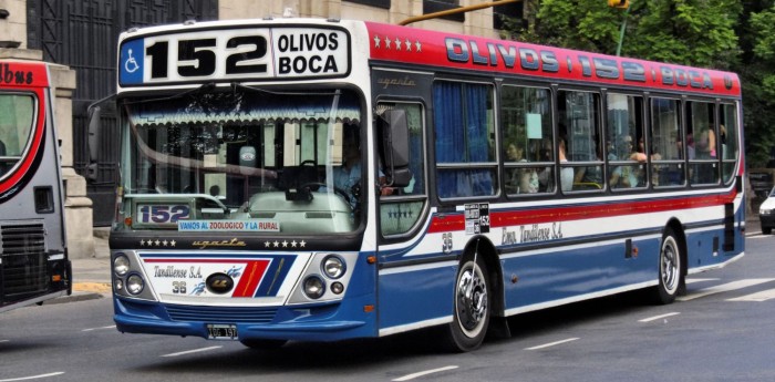 Cuáles son los bancos que ofrecen viajar gratis en subte y colectivo en el mes de mayo