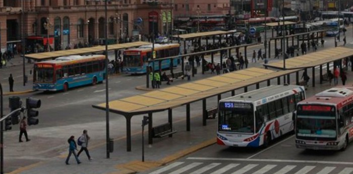 Atención usuarios: ¿qué línea de colectivos continúa sin servicio?