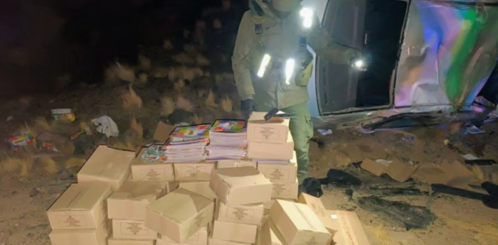 Volcó tras evadir un control policial mietras contrabandeaba álbumes y figuritas del Mundial 2026