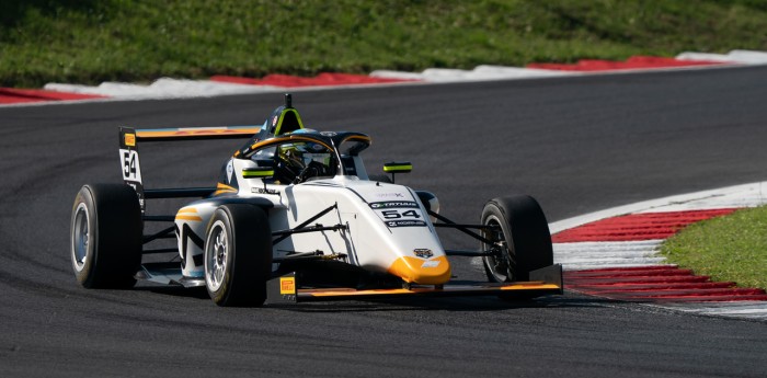 F4 Italiana: Federico Díaz remontó y sumó los primeros puntos para el Alpha 54 Racing