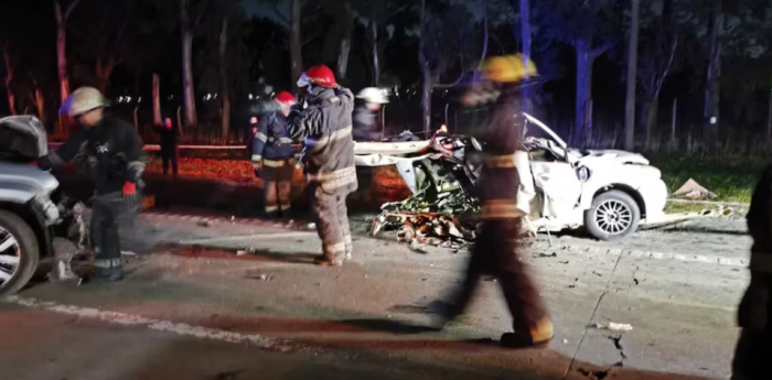 Tragedia en la Ruta 6: murieron cinco personas en un auto tras ser chocados por una camioneta