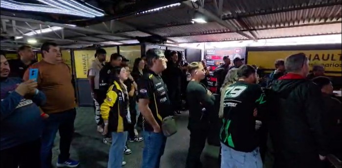 TC: ¡Explotó el box! Así reaccionó el equipo de Chapur al sobrepaso a Fritzler en la largada de Alta Gracia