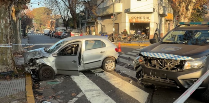 Un patrullero chocó contra un remis que transportaba a dos menores de edad en Nueva Pompeya