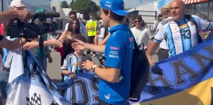 F1: ¡Pura emoción! Colapinto recibió el cariño de los fanáticos argentinos en Barcelona
