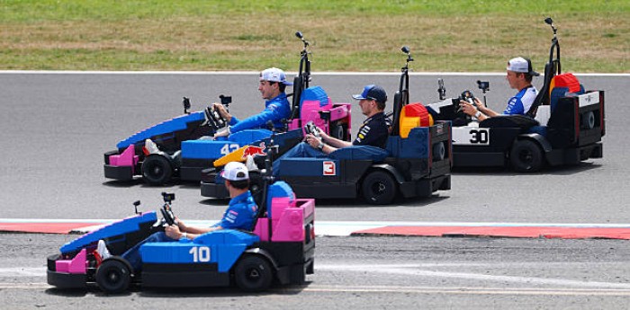 El curioso momento que protagonizó Colapinto arriba de un auto de LEGO en Silverstone