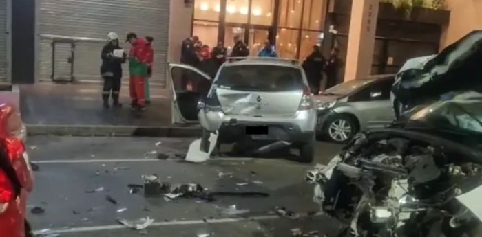 Tres personas resultaron heridas en un fuerte choque entre cuatro autos en Belgrano