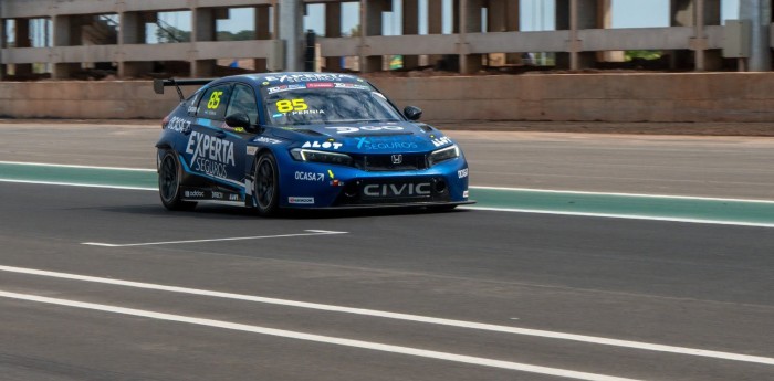 TCR South America: Tiago Pernía ganó con oficio la carrera sabatina en Velocitta