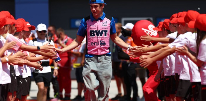 F1: Cábalas, gustos y costumbres, la peculiar entrevista de Colapinto con una comediante británica