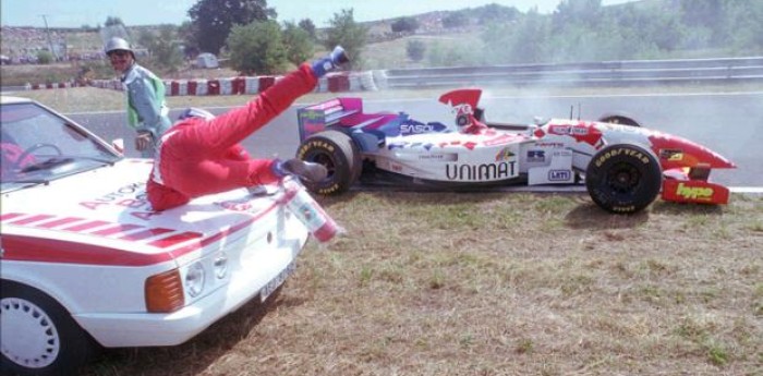 F1: un auto en llamas, un piloto corriendo y un desenlace completamente inesperado