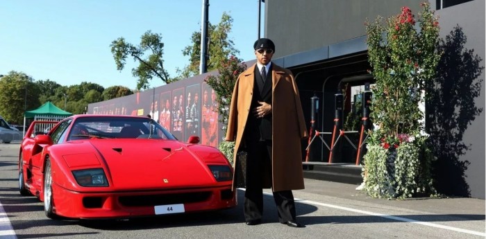Lewis Hamilton sorprendió en Monza al llegar en un Ferrari F40 recién restaurado