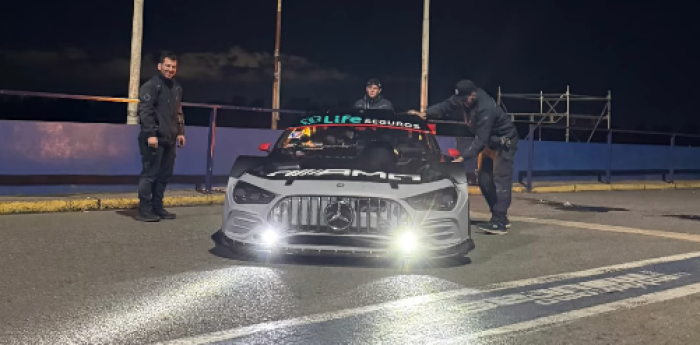 ¡Un TC girando a oscuras! Otto Fritzler realizó una prueba nocturna con el Mercedes en La Plata