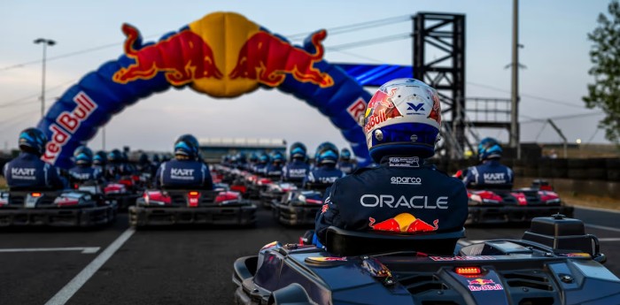 A qué hora corre Max Verstappen vs. 100 kartings