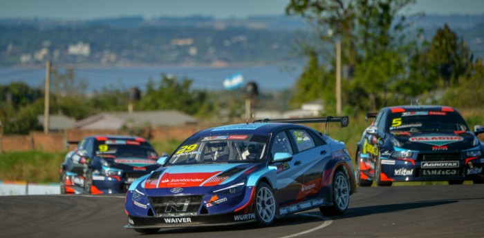 Girolami obtuvo la victoria en una accidentada Carrera 1 del TCR South America en Posadas