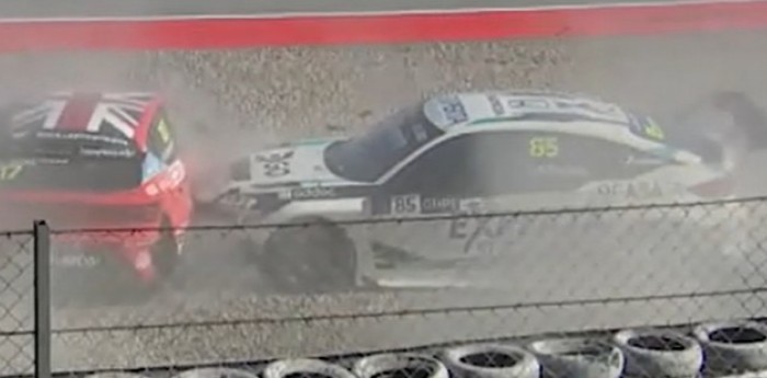 Tiago Pernía abandonó la segunda carrera en Barcelona tras un incidente y terminó octavo en el campeonato del TCR Europe