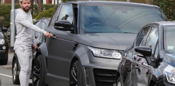 Kun Agüero regaló su Rover a los empleados del City