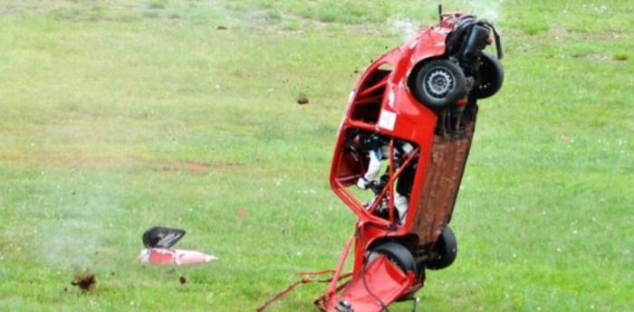 El tremendo vuelco en Misiones: destruyó un Fiat 600