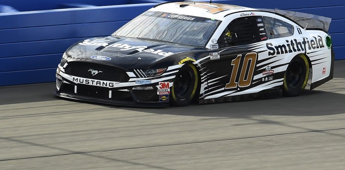 Nascar en Texas: Aric Almirola con Ford larga primero