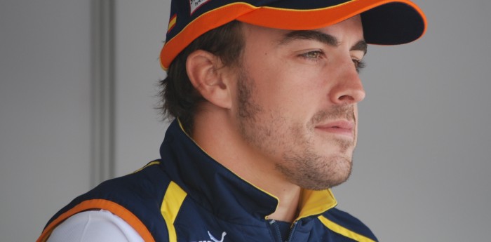 Cruce de tweets entre Alonso y Mercedes