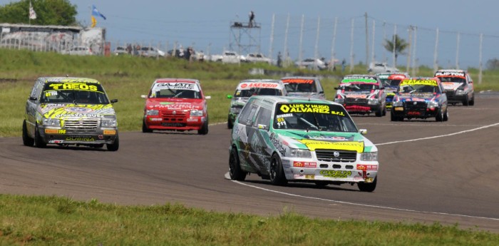 Matías Álvarez ganó una carrera clave en el campeonato de la Clase 1