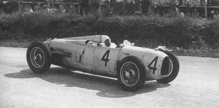 Hace 85 años se presentaba el primer auto de competición con motor trasero