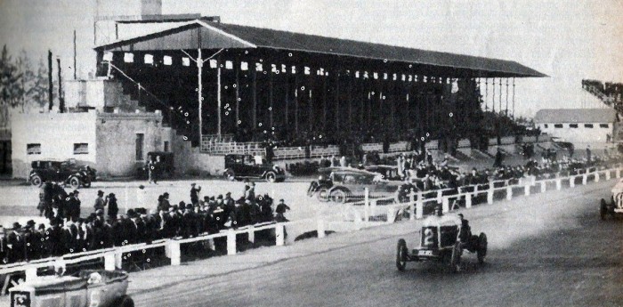 El 10 de Julio de 1927 se inauguró el primer Autódromo Argentino