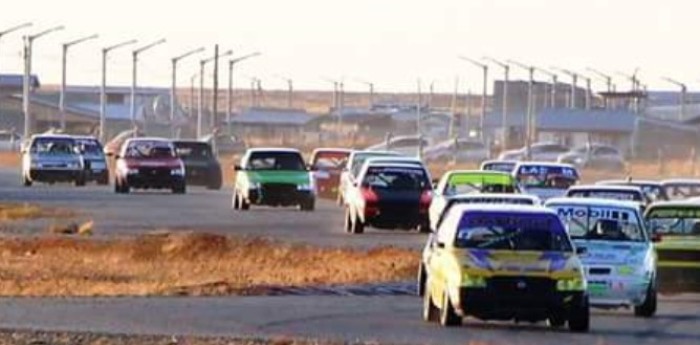 Se cansó y le tiró el auto encima 