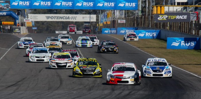 El momento en que Azar casi choca con un Top Race Series