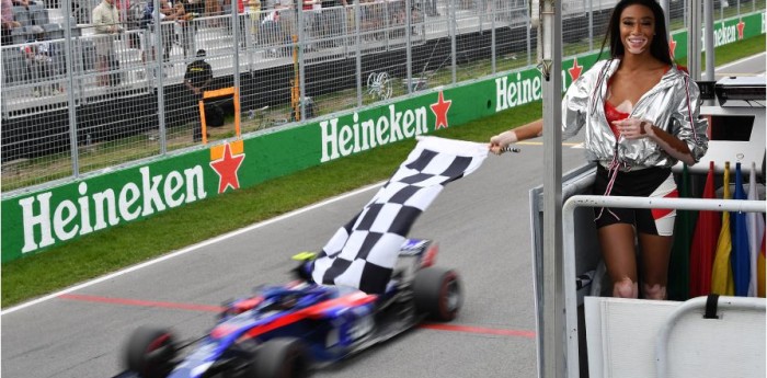 Bandera a cuadros con publicidad en la F1