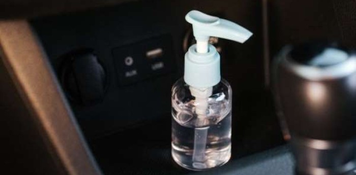 ¿Puede explotar un alcohol en gel en el auto? 