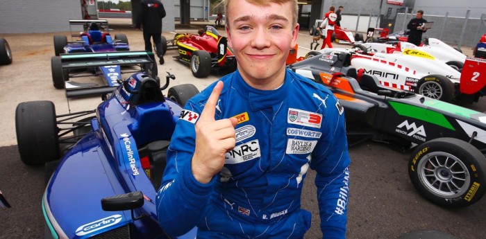 Billy Monger visitó los boxes de la Fórmula 1