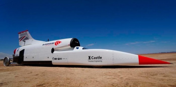 El Bloodhound LSR ensaya para el récord de velocidad en tierra