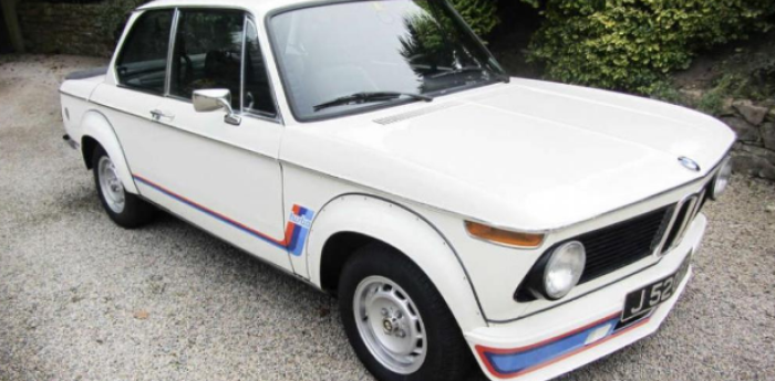 Un BMW antiguo que vale más de un millón de pesos