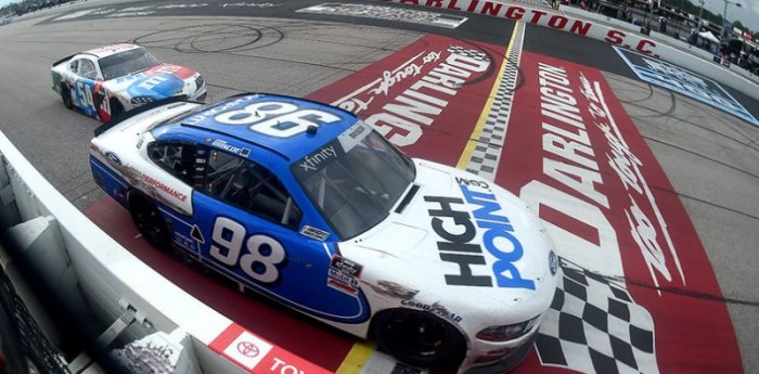 Nascar Xfinity: Un  jueves y con un triunfo muy emotivo y especial