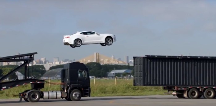 Camaro celebra sus 50 años en el aire