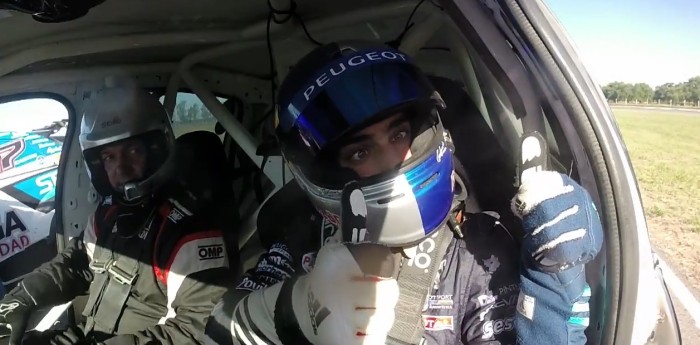 Chapur, en un auto de Rally