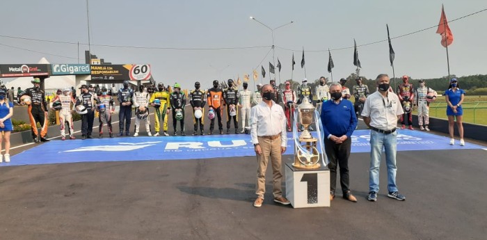 El TC, con sus candidatos, presentó la Copa de Oro 