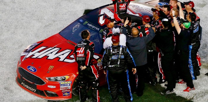 Kurt Busch abrió el fuego en la Nascar