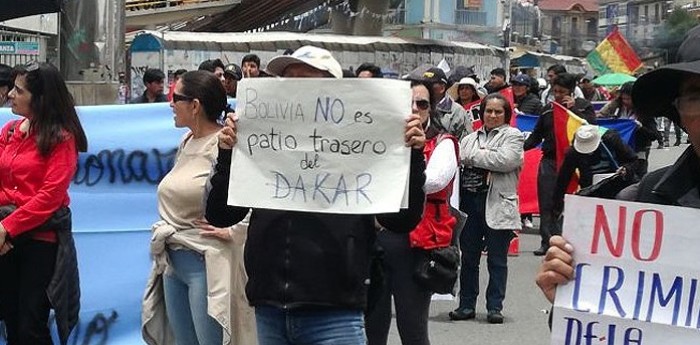 Jornada de protestas empañan la llegada a La Paz
