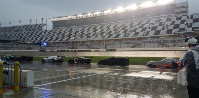 La lluvia complicó todo: bandera roja en Daytona