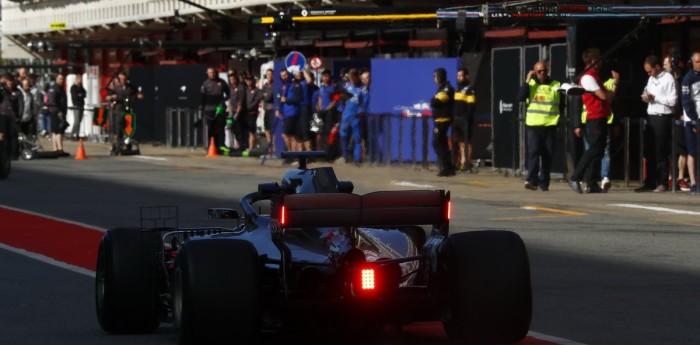 Mercedes llamó la atención en los test de Barcelona