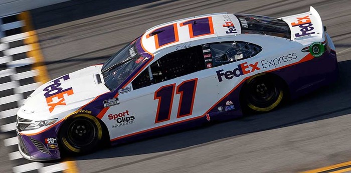 Nascar: Denny Hamlin ganó la Pole Position para la Geico 500 en Talladega