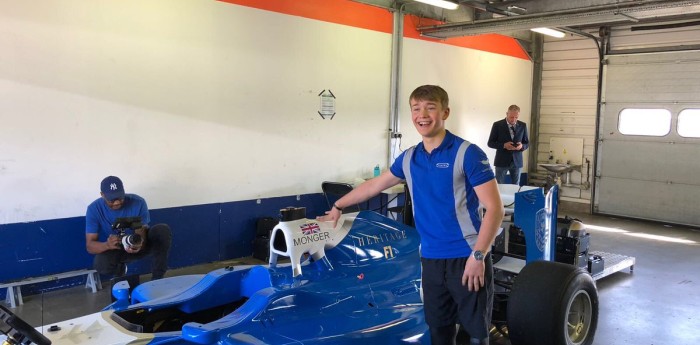 Billy Monger se subió a un Fórmula 1