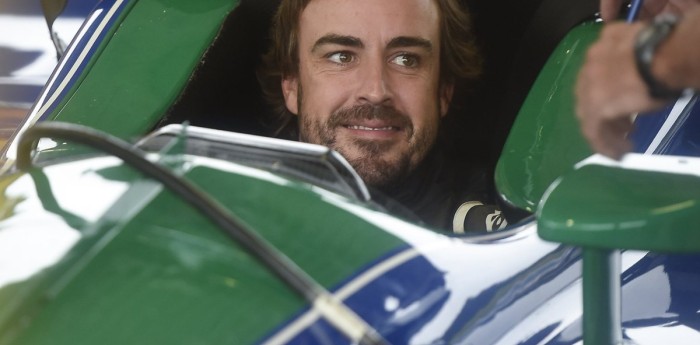 Alonso probó un IndyCar y comienza a definir su futuro
