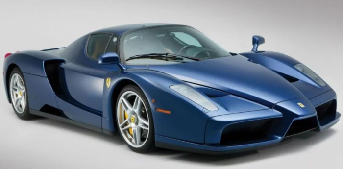 ¡40 millones por una Ferrari Enzo azul!