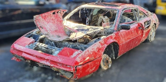 Encuentran una Ferrari en el fondo del río